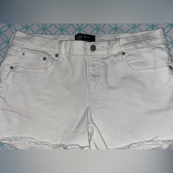 GAP SHORTS - Picture 1 of 3